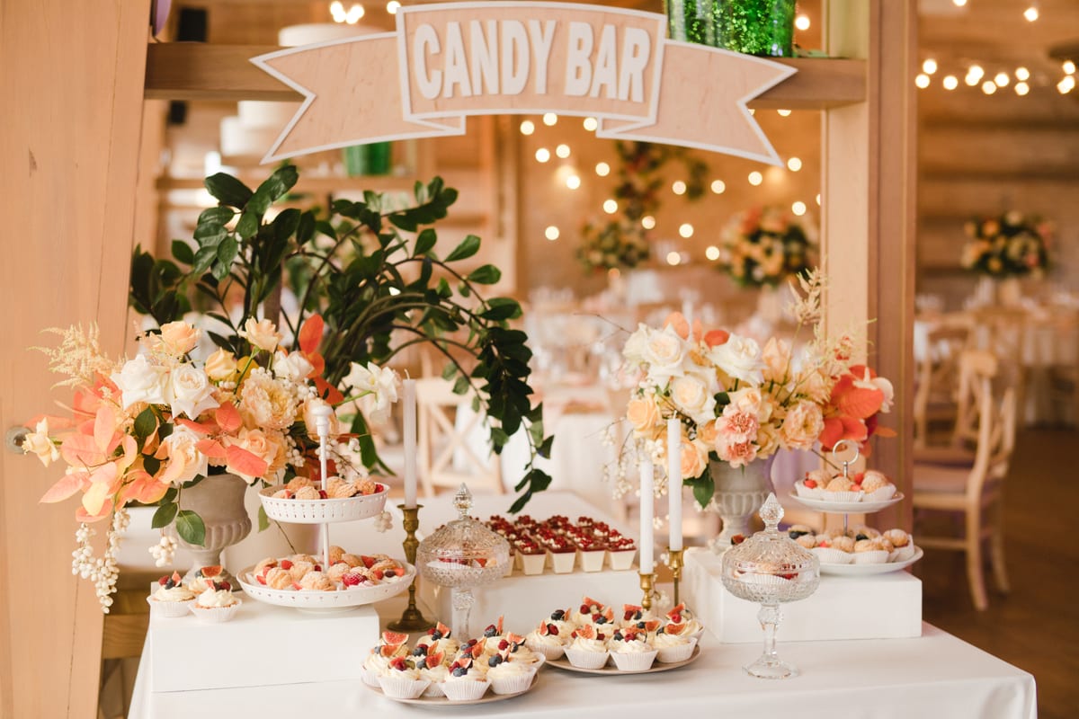 Hire candy cart — candy bar with tasty desserts and appetizers at we for parties and events in Johannesburg, Sandton and Randburg